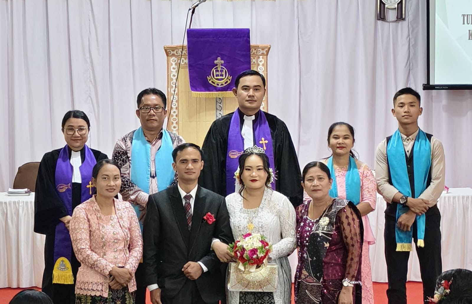 Pemberkatan Nikah Pdt. Arlenis Laia dan Meni’asa L Berlangsung Khidmat di Resort 8 Matius